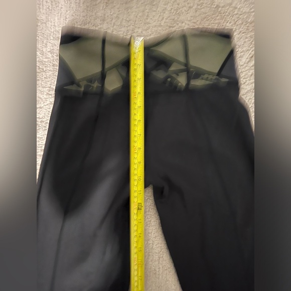 Used lululemon flared pants - Picture 10 of 10